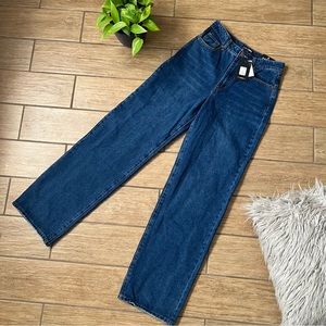 Fashion Nova NWT “outta the way” non stretch straight leg jeans. Size 5